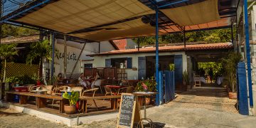 Xerelete celebra dois anos com chefs convidados e roda de samba em Búzios