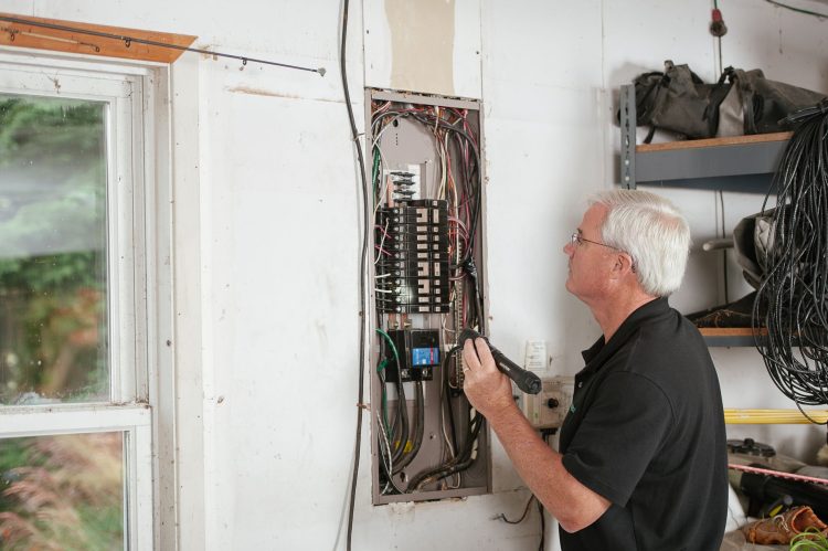 Ampliação da casa: como planejar a infraestrutura elétrica de cômodos novos