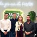 Mateus Poggere (Diretor de Produto e Estratégia), Edson Martins (COO), Giorgeo Zanlorenzi (CEO da Zanlorenzi), Thais Zanlorenzi (presidente da Zanlorenzi), o consultor Carlos Ferreirinha e Welton Schmitz (Gerente de Marketing) - Foto: Zanlorenzi Bebidas/Divulgação